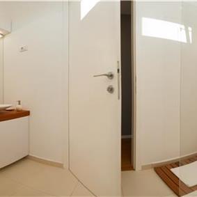 5 bedroom villa with heated infinity pool and sea views near Milna, Brac Island, sleeps 10